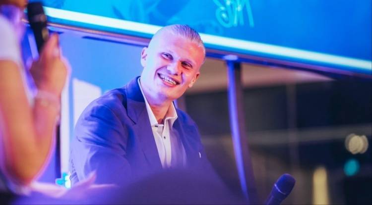 哈兰德参加“曼城在社区”的慈善项目，助力推广更健康的生活方式