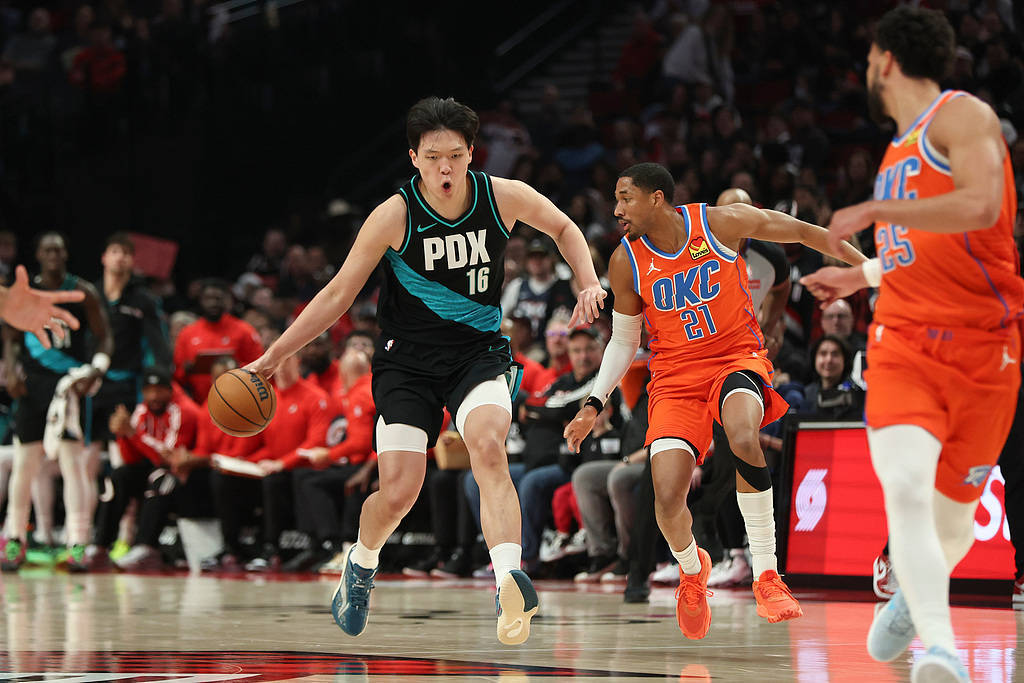 杨瀚森3中0仅1板入账 被“美国周琦”上了一课